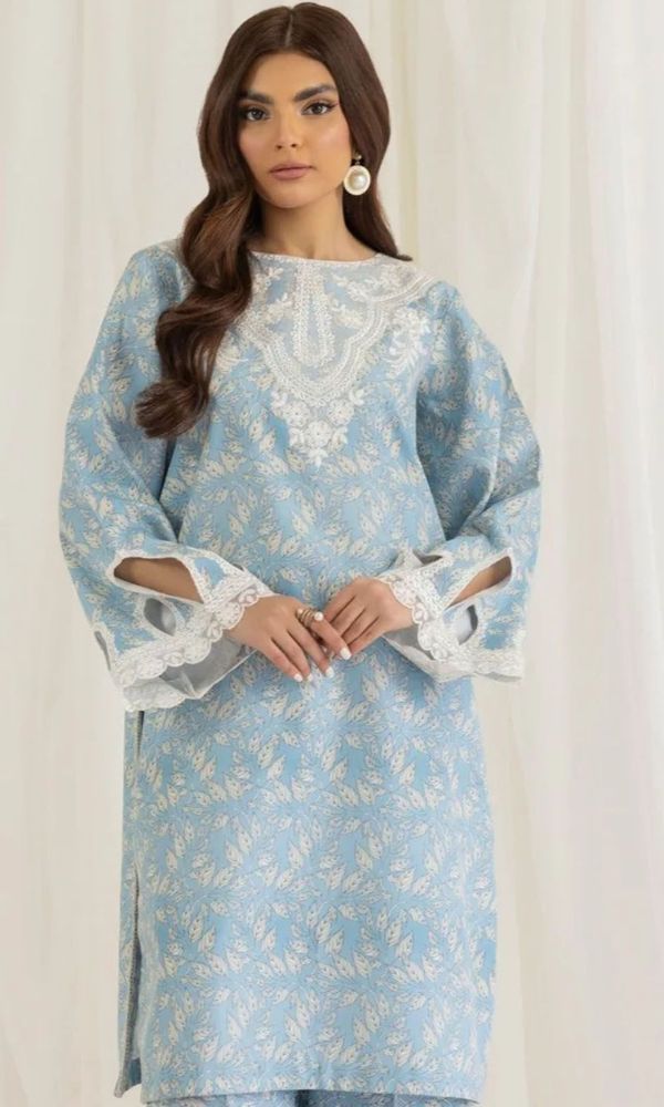 Lawn 3pc unstitched digital printed suit with patches