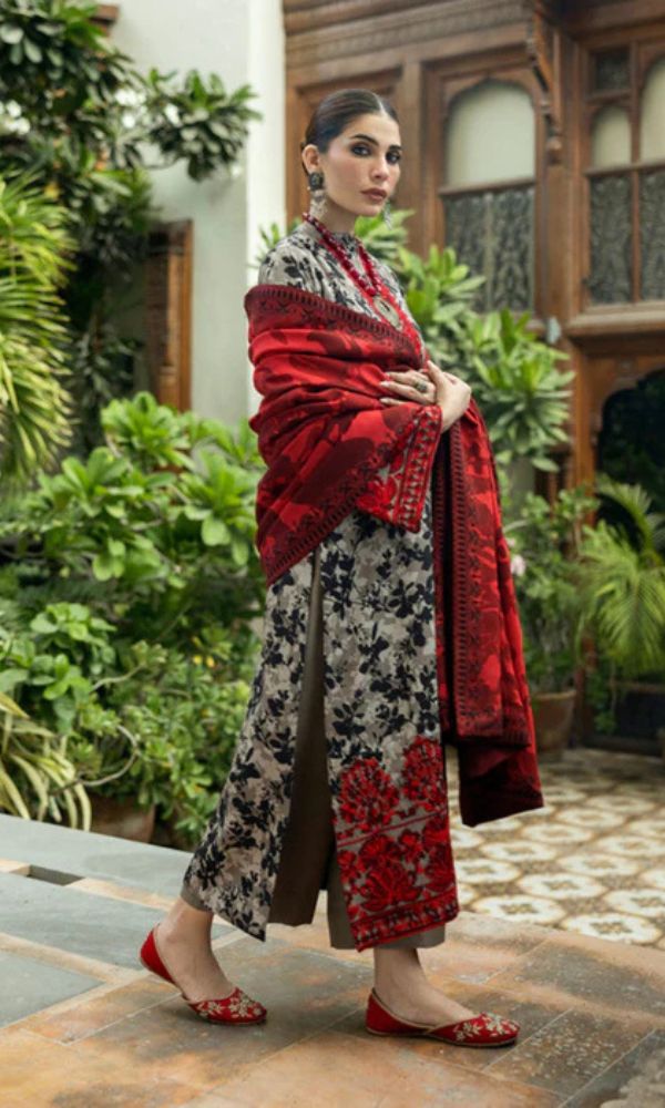 Lawn 3pc unstitched digital printed suit with patches