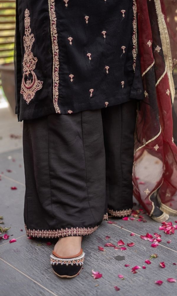 Lawn 3pc unstitched embroidered suit with embroidered dupatta