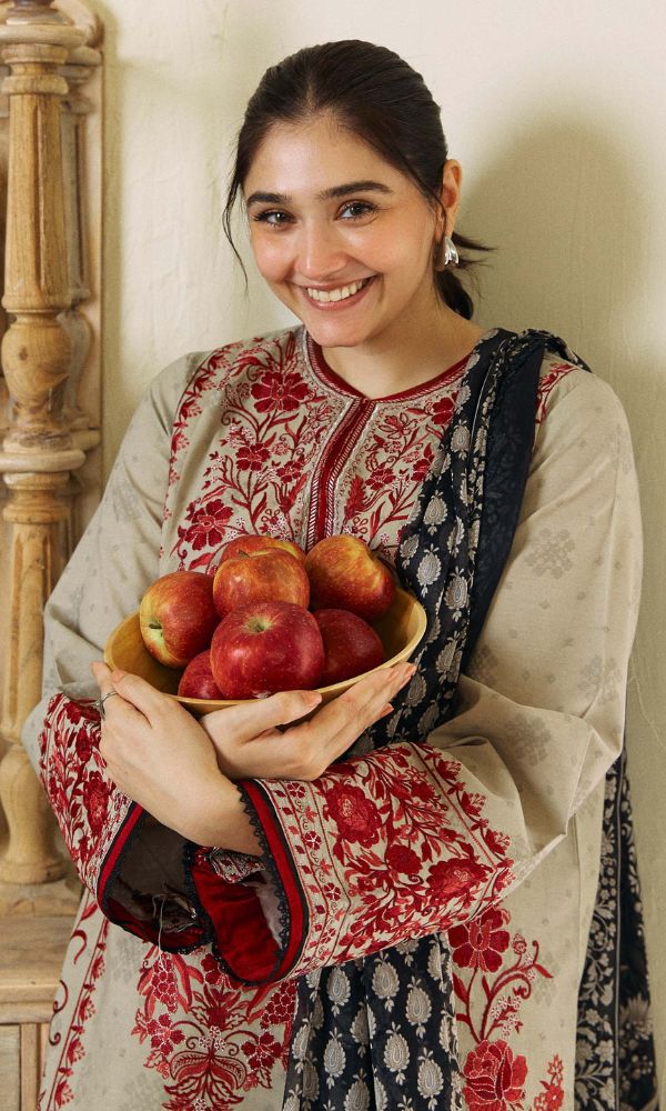 Lawn 3pc unstitched heavy embroidered suit